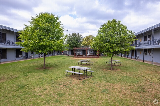 Desirable Courtyard with Seating - Ashwood Court