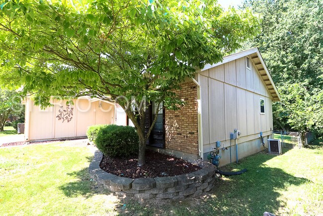 Building Photo - 12111 Castilon Ave