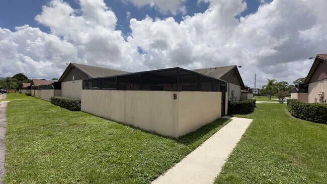 Building Photo - 4765 Sunny Palm Cir