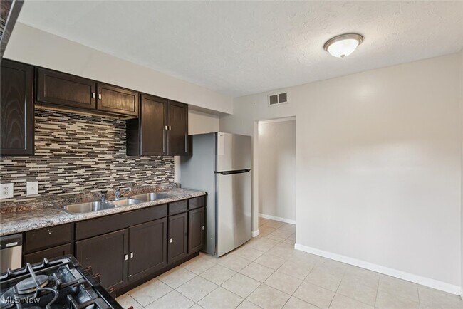Foto del edificio - 27240 Markbarry Ave