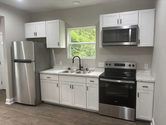 Foto del edificio - 3 Bedroom 1 Bath Fully Renovated House- La...