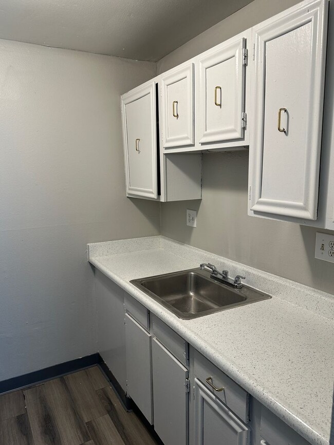 Building Photo - Charming 2 Bedroom in Aurora.