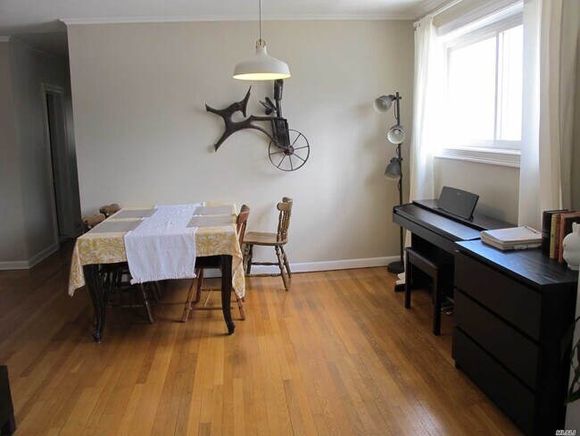 Foto del edificio - 213-49 39th Ave