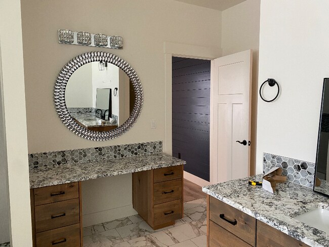 Foto del edificio - 15550 Riverside Rd