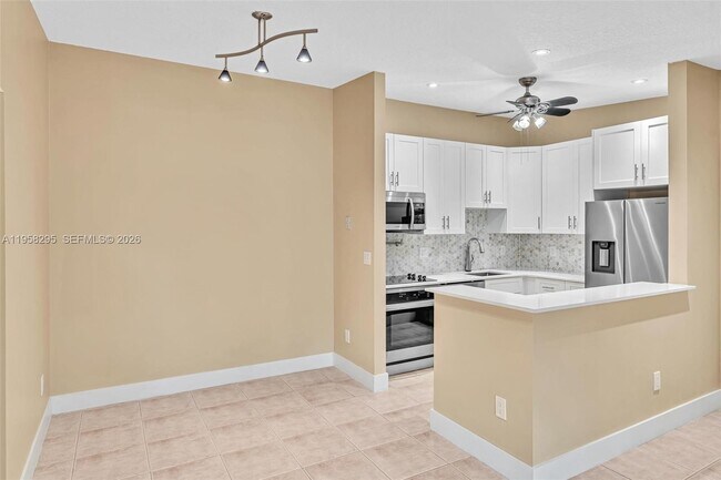 Foto del edificio - 9487 W McNab Rd