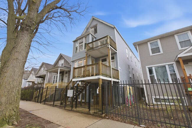 Building Photo - 1752 Drake