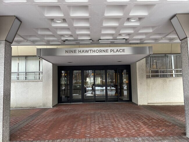 Building Photo - 10 Hawthorne Pl