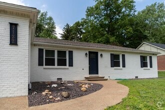 Building Photo - 7122 Woods Dr