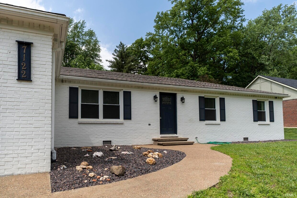 Foto principal - 7122 Woods Dr