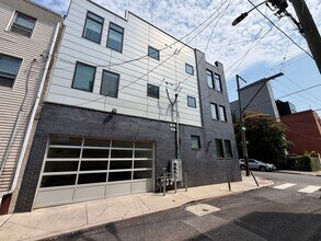 Building Photo - 113 Master St