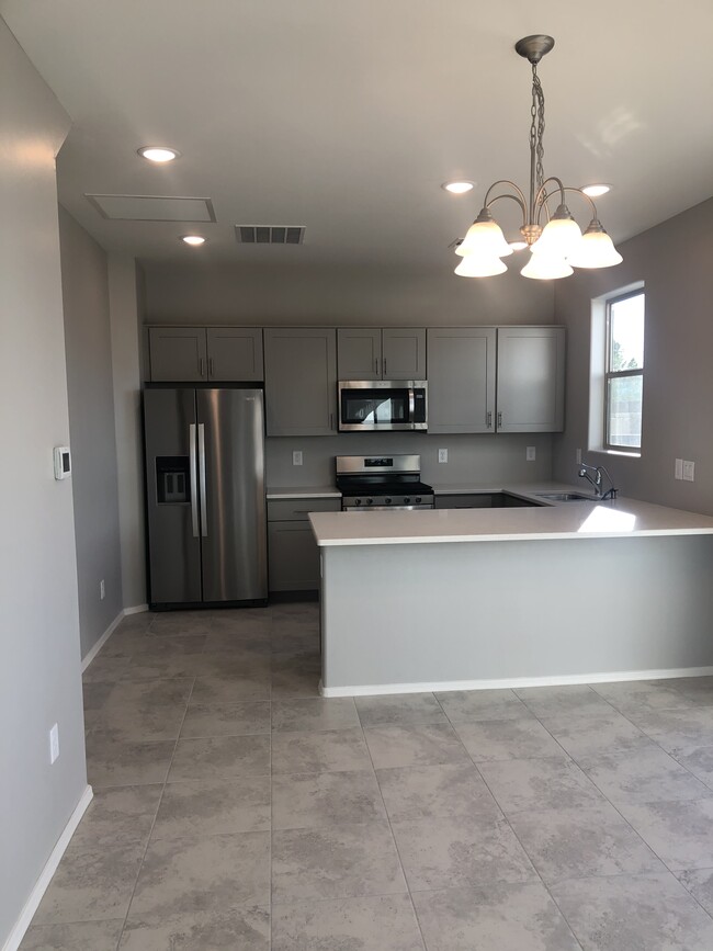 Foto del edificio - 4272 E Columbus Park Pl