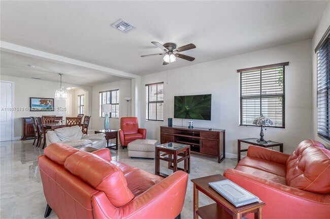 Foto del edificio - 8435 Lakeview Trail