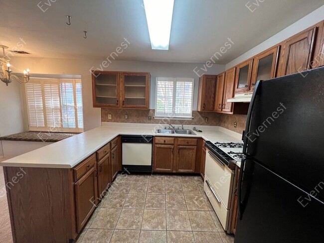 Building Photo - 37 Zircon Dr