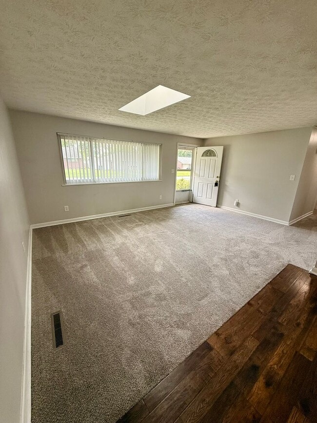 Updated 3BR Brick Ranch | Screened Porch | Attached Garage - Updated 3BR Brick Ranch | Screened Porch | Attached Garage House