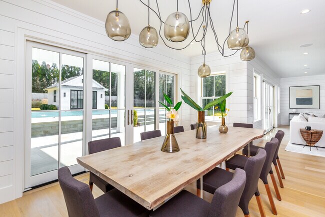 Foto del edificio - 142 Cove Hollow Rd