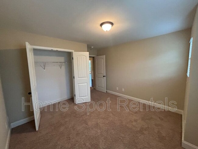 Foto del edificio - 4811 Lost Creek Dr