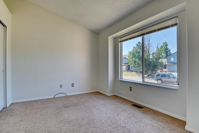 Building Photo - 1642 S Canoe Creek Dr