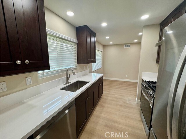 Foto del edificio - 357 N Vermont Ave