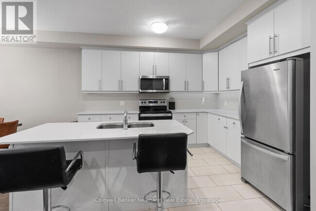 Photo du bâtiment - 1375-1375 Whetherfield St
