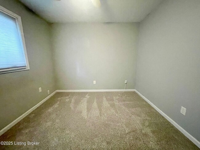 Building Photo - 302 Cres Spring Dr