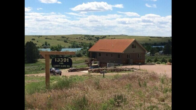 Foto del edificio - 13391 Sunny Slope Rd