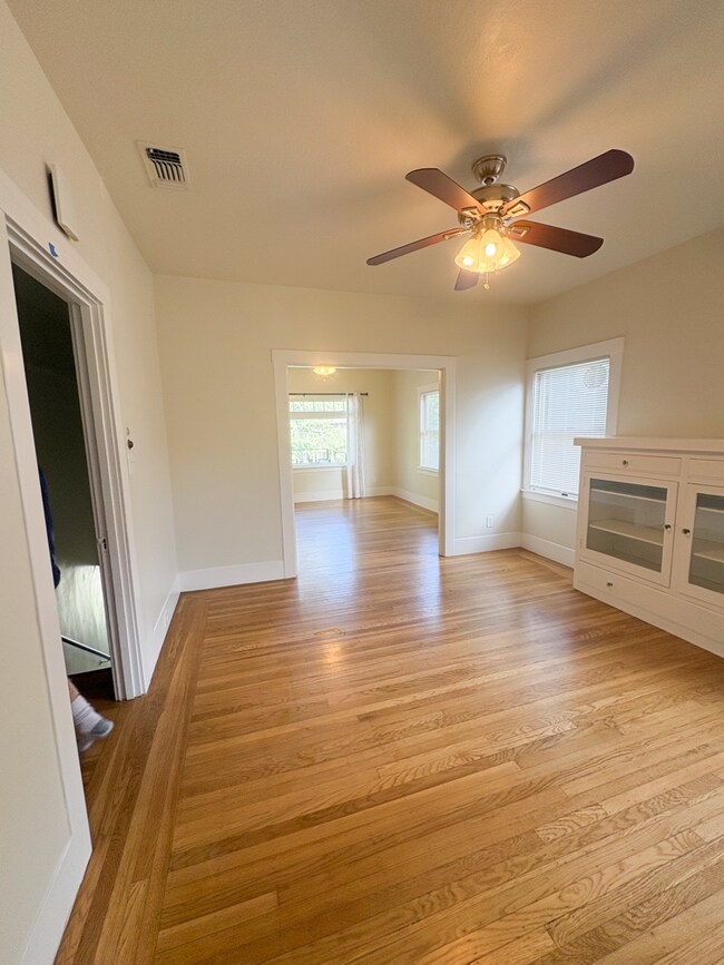 Comedor/Sala de estar - 2522 Capitol Ave