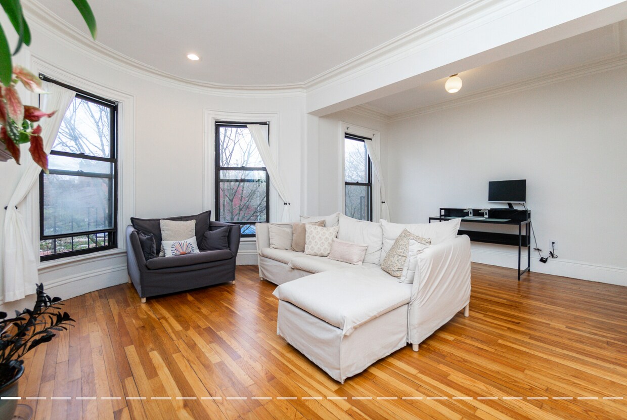 Foto principal - 209 W Newton St