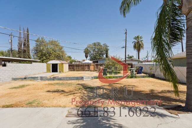 Foto del edificio - NE-Bakersfield 3 bedrooms 1 baths