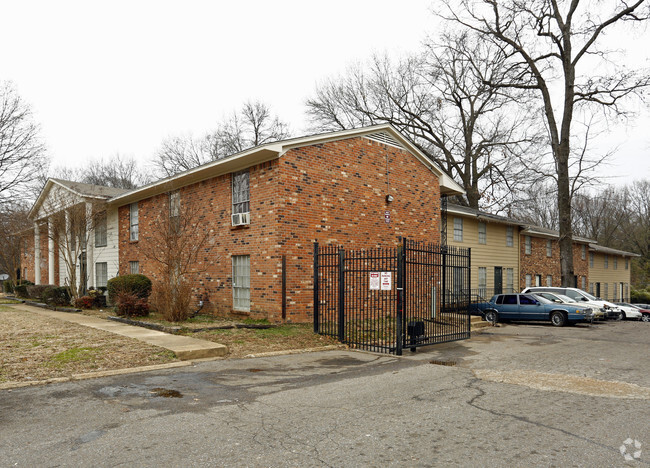 Building Photo - Colonial Village Apartments