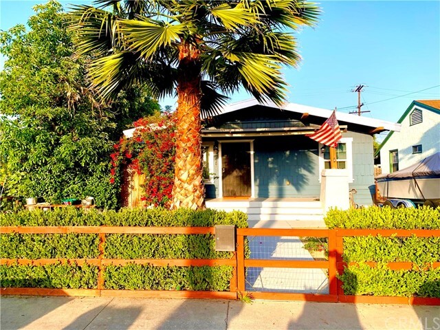 Primary Photo - 220 Palm Pl