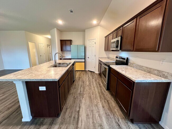 Foto del edificio - 8109 Dogwood Dr