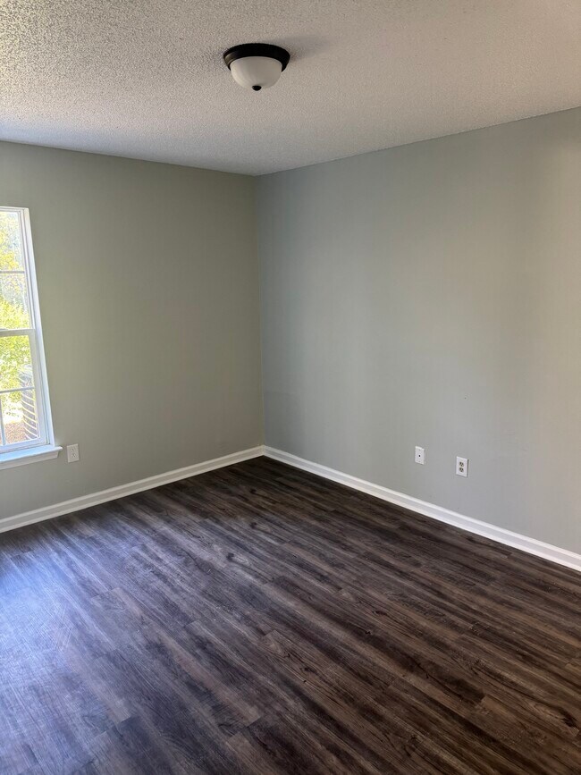 Building Photo - 1664 Lipscomb Rd E