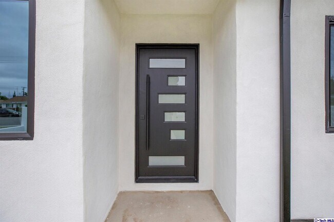 Foto del edificio - 10422 Woodley Ave