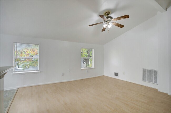 Foto del edificio - 1127 Yale St