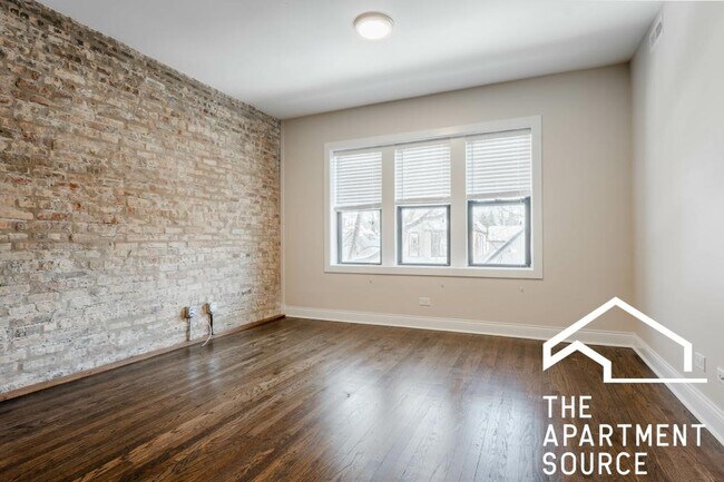 Building Photo - 3 bedroom in Chicago IL 60647