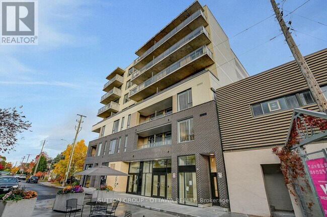Photo du bâtiment - 399 Winston Ave
