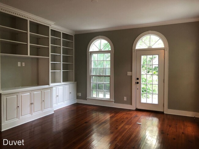 Building Photo - 2 br, 3 bath House - 24 1/2 South Battery