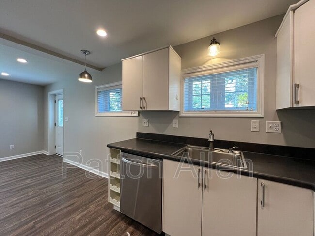 Building Photo - 109 Barnard Ave