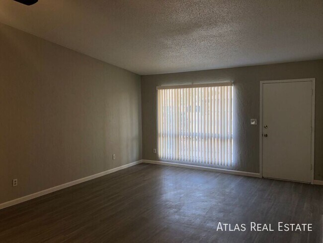 Foto del edificio - 7015 E Wilshire Dr