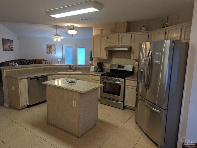 Building Photo - 4009 Shorewood Dr