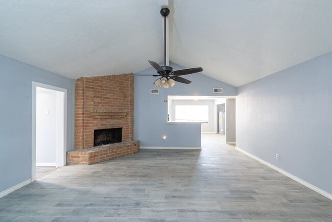 Building Photo - 3323 Silverside Dr