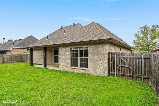 Building Photo - Beautiful 3 bedrooms 2 bathrooms In South ...