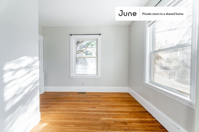 Building Photo - Room in Shared 3 bed/1 bath home
