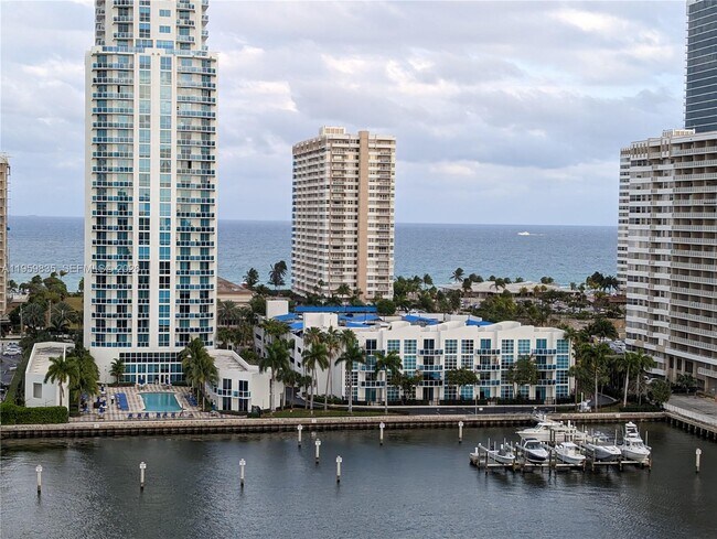 Foto del edificio - 137 Golden Isles Dr