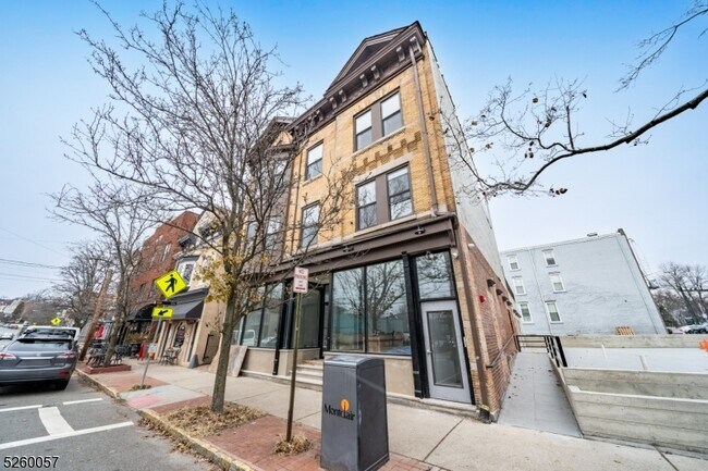 Building Photo - 6 Depot Sq