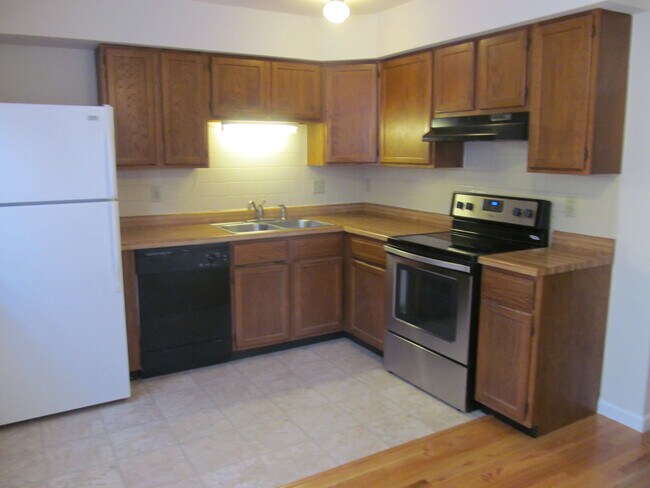 Building Photo - 1489 Dartmouth Dr