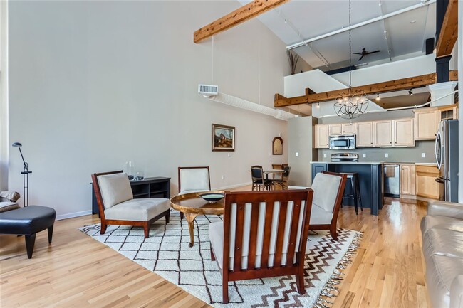 Building Photo - Stunning Downtown Loft w/23 ft. Ceilings -...