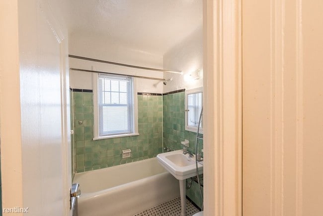 Building Photo - 1 br, 1 bath  - Edgeley