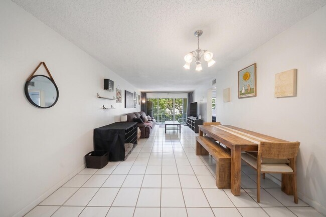 Foto del edificio - 706 NW 87th Ave