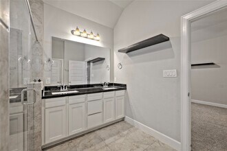 Building Photo - 11915 Oakmont Valley Trace